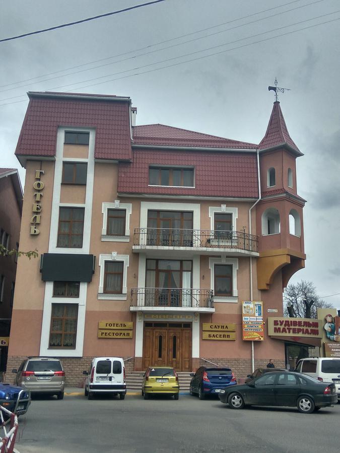 Hotel Smaragd Nadvirna Exterior photo